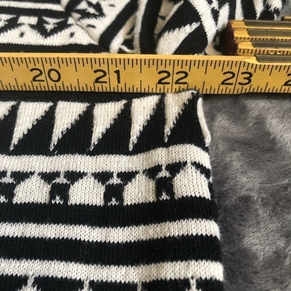 𝅺bcbg Generation black and cream sweater‎ size M/L - Picture 7 of 9